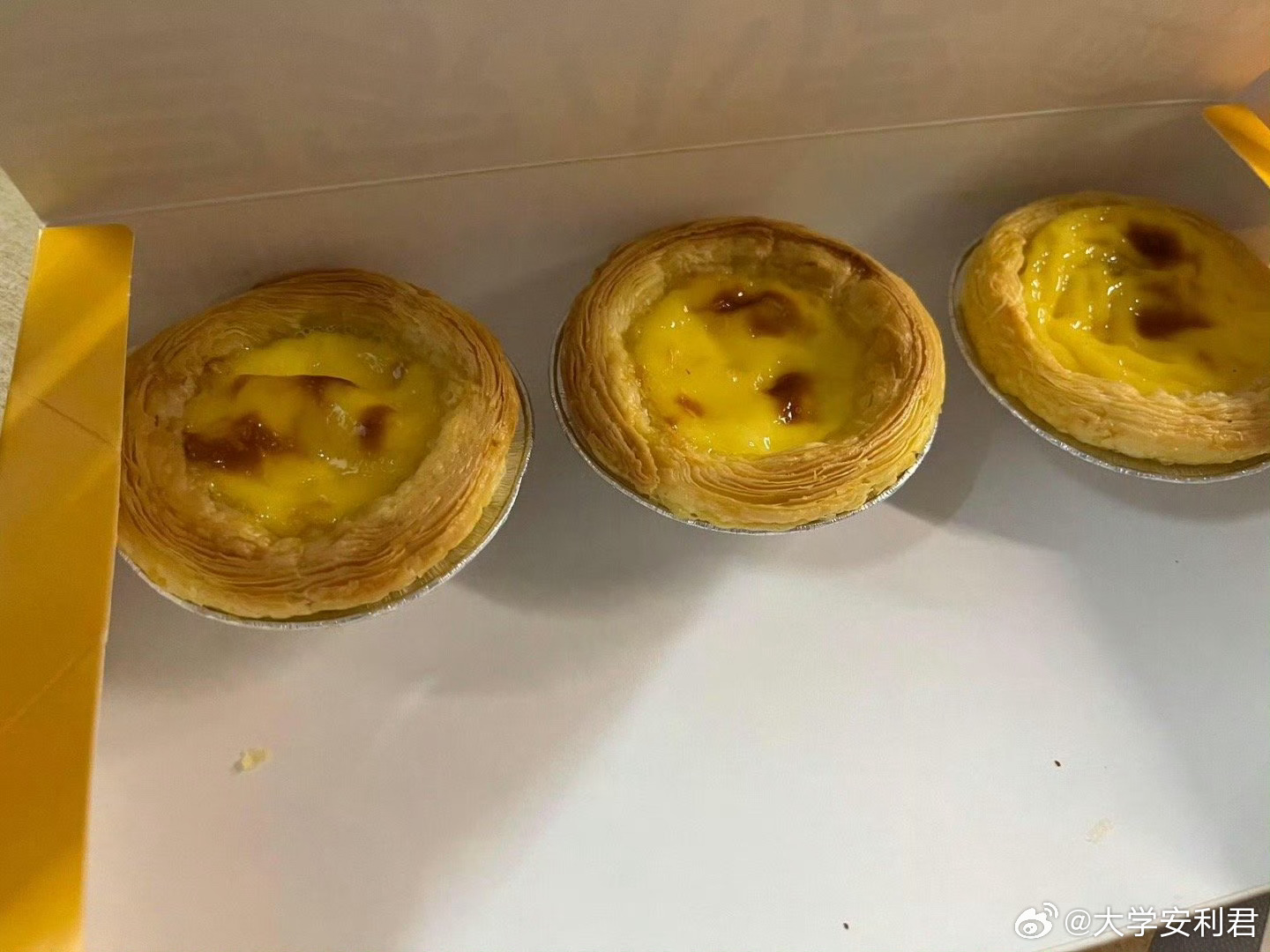 给舍友分了蛋挞 