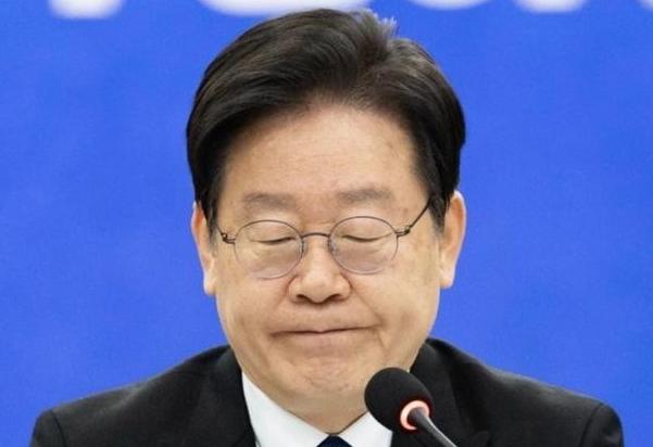 中日外交战正酣，韩国突然扔出一颗惊雷，李在明政府官宣：东北亚三国官方表述，从 “