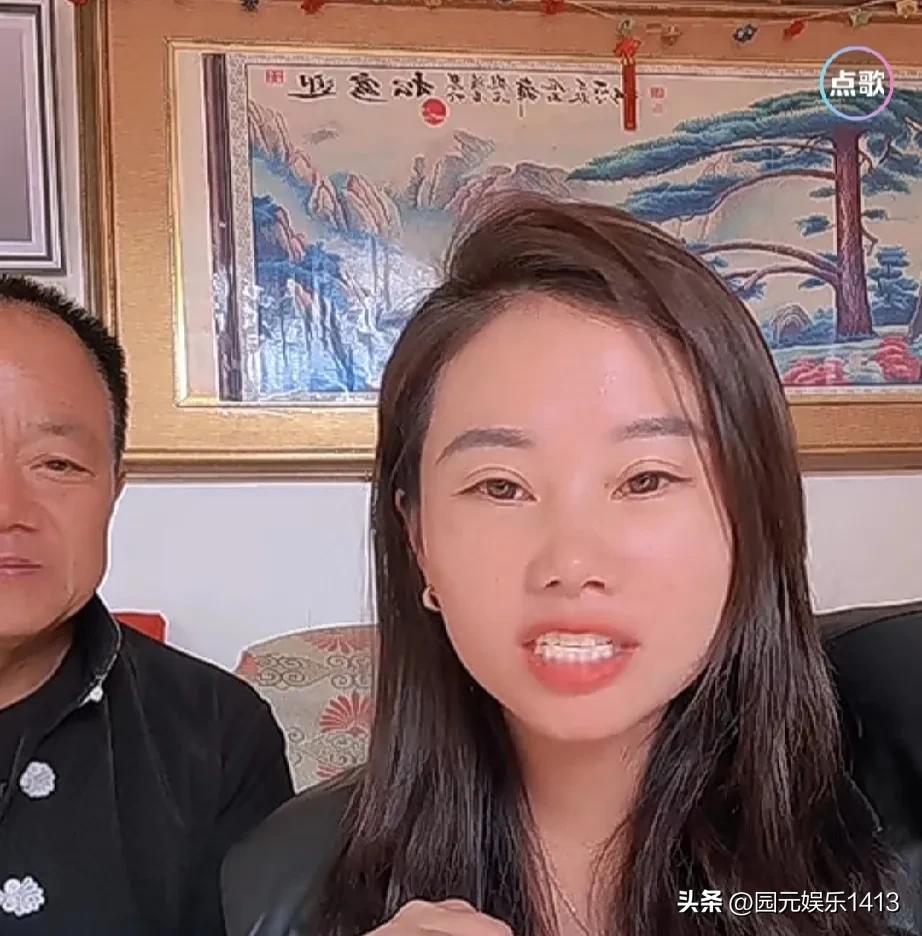 被拐26年后的杨妞花利用网络找到了家。可是当她到家的时候，发现自己的父母已经去世