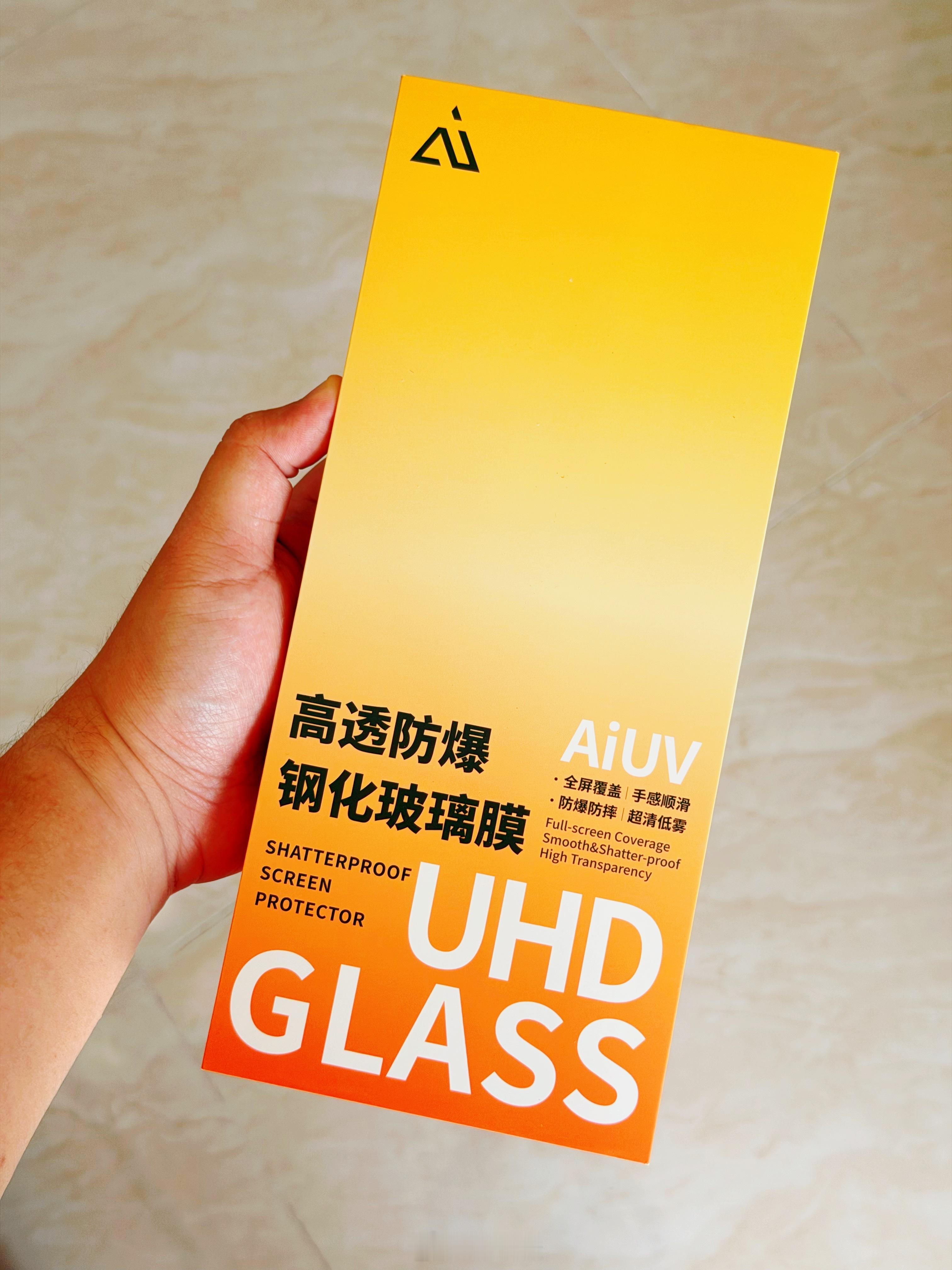 Find X9 Pro的AR丝印新膜，准备贴上。咦，换新包装了呀！
