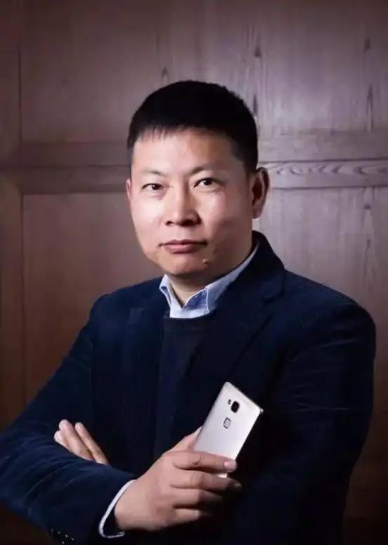 余承东身上不服输的劲儿来自哪里？

1、小时候的经历。童年贫苦的生活和经历，造就