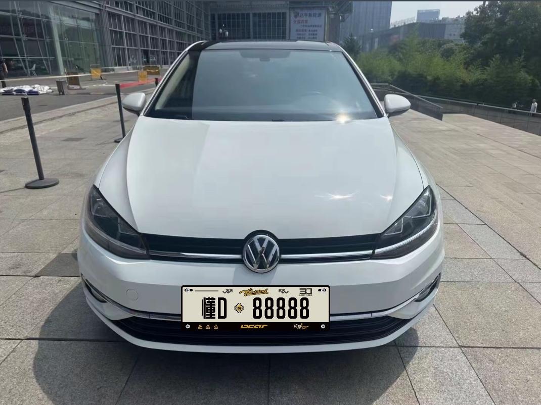 每天上下班通勤，预算卡在5万块钱左右，只求省油，养车便宜，开个两三年转手亏不多，