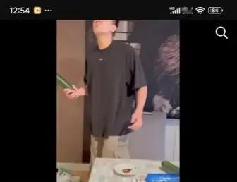 郭艾伦在西班牙玩耍，把辽宁男篮队长韩德君气坏了！
在评论区写道：没鼻事就回来，再