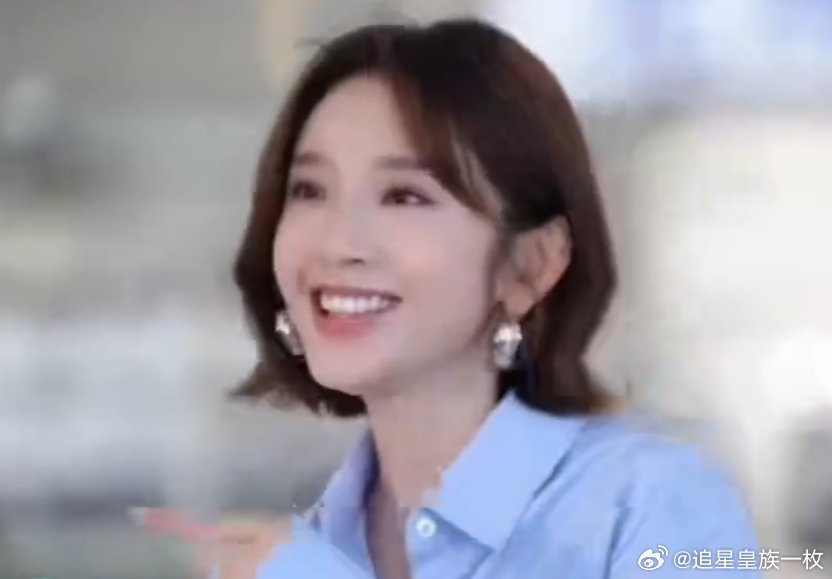 唐艺昕终于原谅心愿便利贴了央视镜头下的唐艺昕 谁能想到！唐艺昕直播对着小牛唱起心