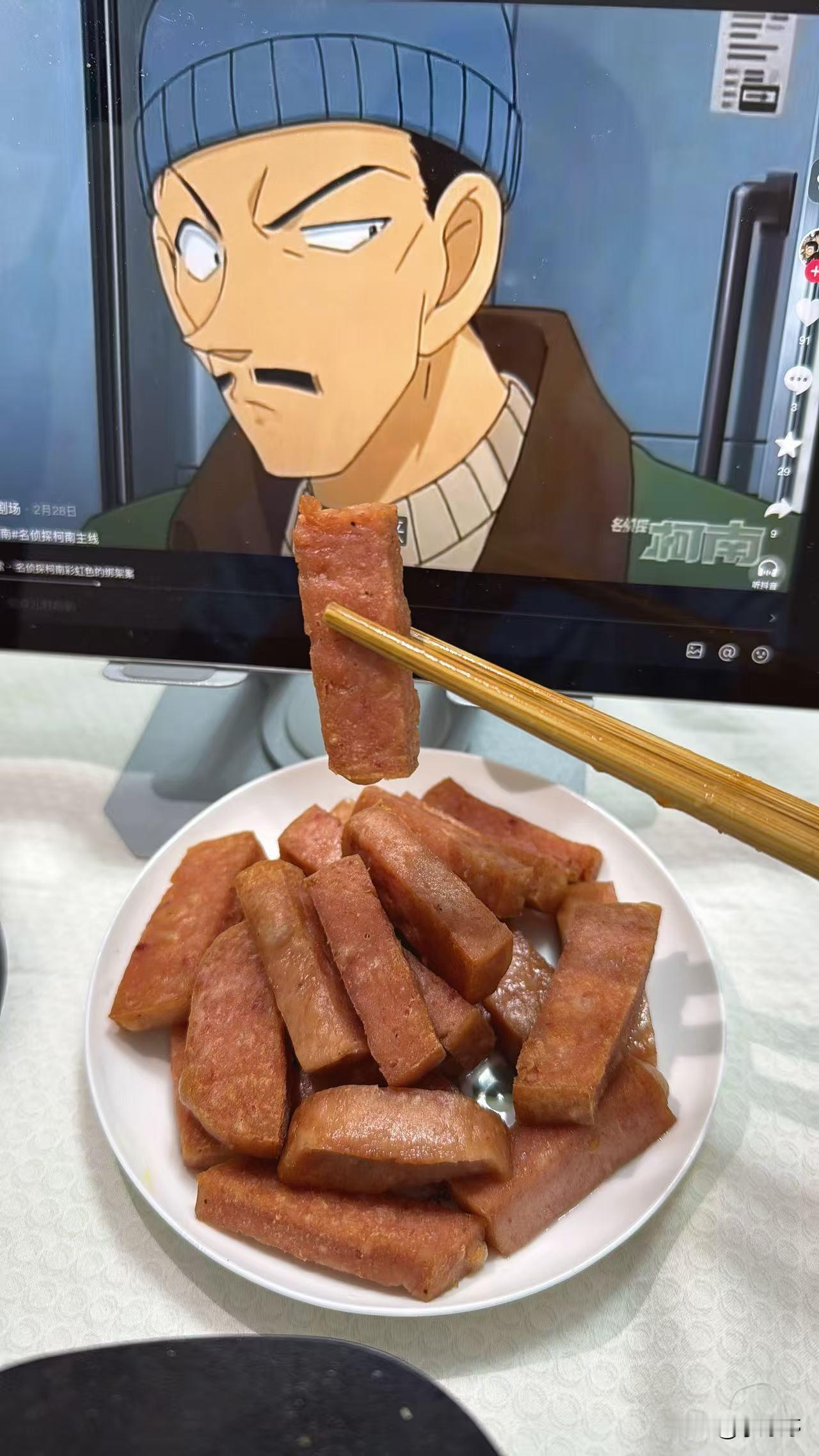 人到中年，我突然对所有的东西都不太感兴趣。

我想给自己买一件衣服，我又觉得我已