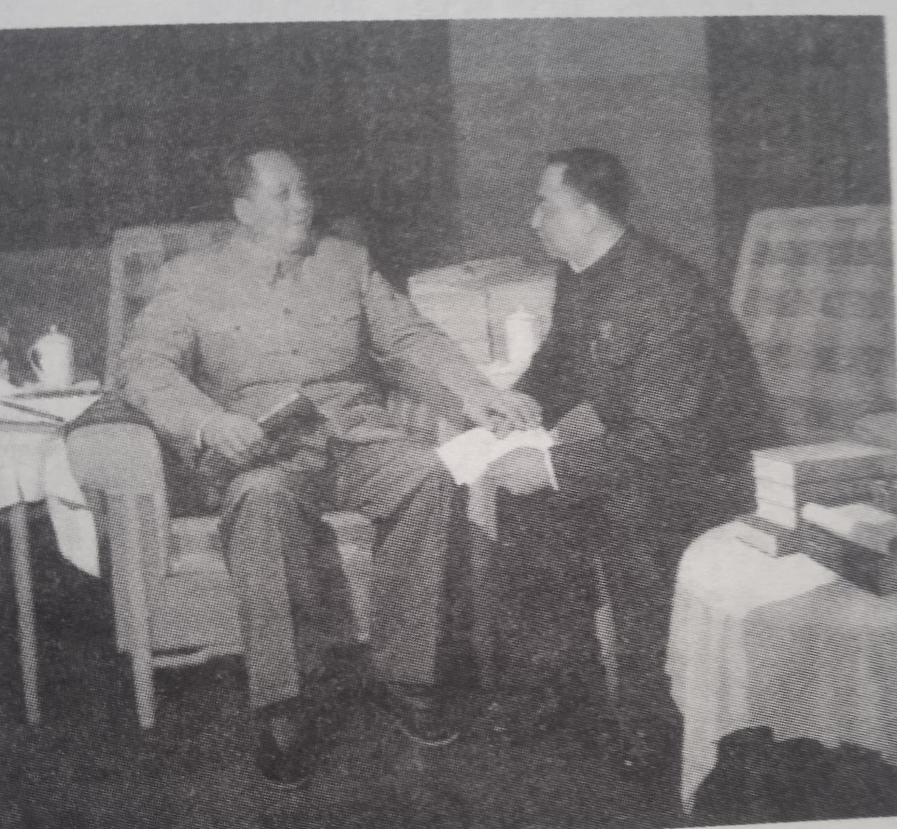 近来平台上有一题叫做:你是否认可否定“两个凡是”。
      要回答这个问题，