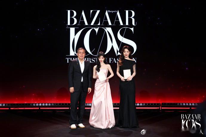 陈丽君鞠婧祎年度文化推动ICON鞠婧祎陈丽君芭莎官摄 好美在2025时尚芭莎年度