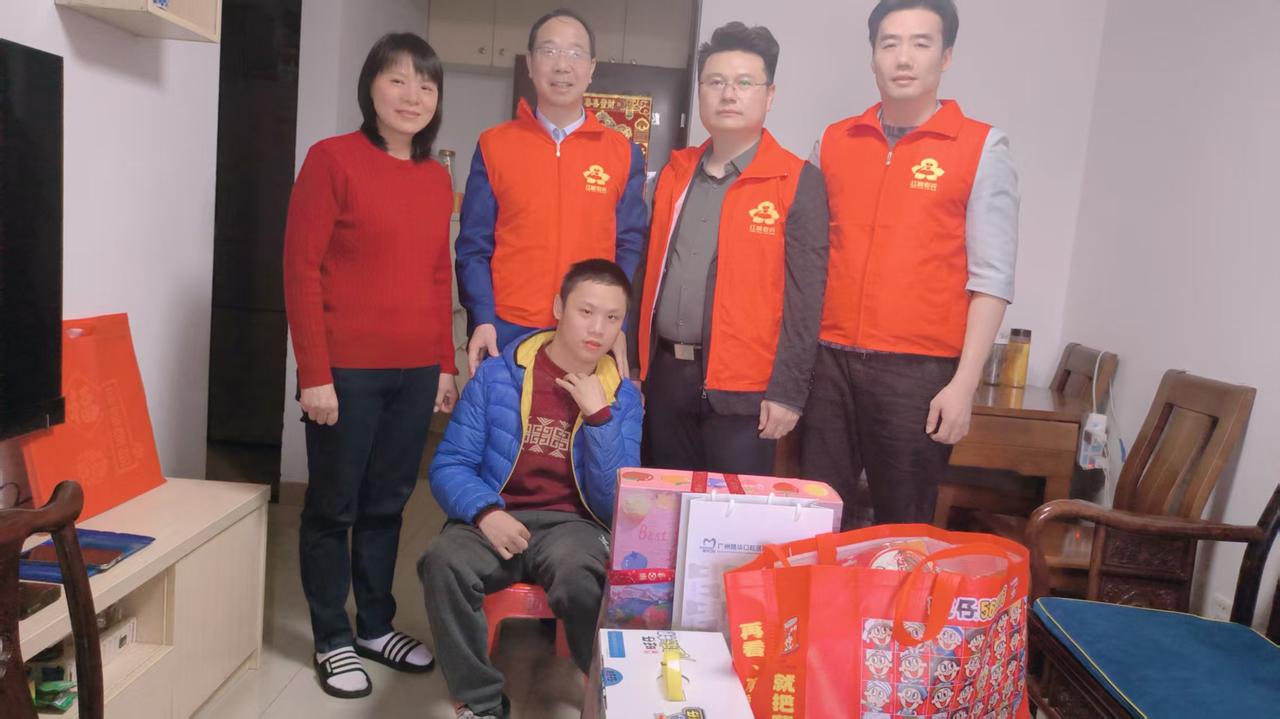 情暖寒冬送关怀 爱心帮扶显担当
——暨南大学穗华口腔医院党支部走访慰问广州好人廖