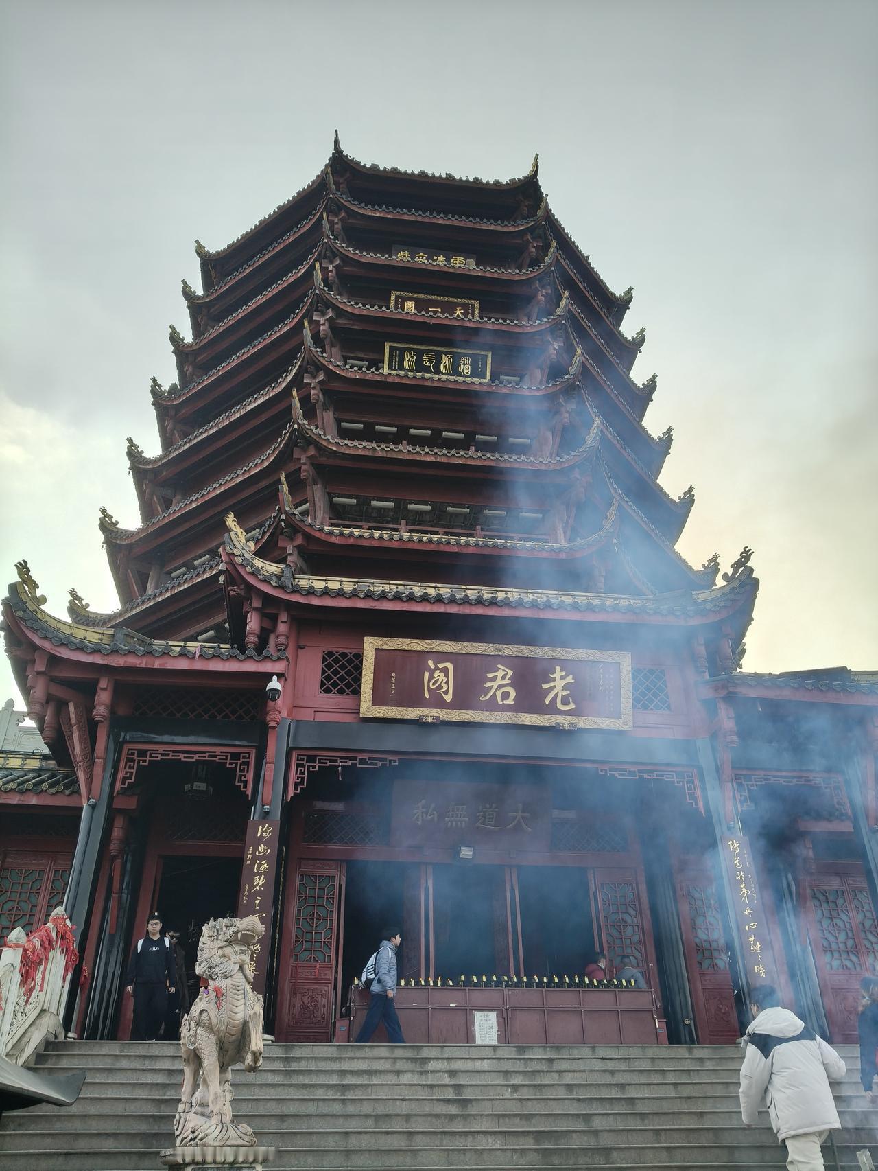 四川成都青城山有没有好看的风景旅游青城山，您知道它的顶峰叫什么？