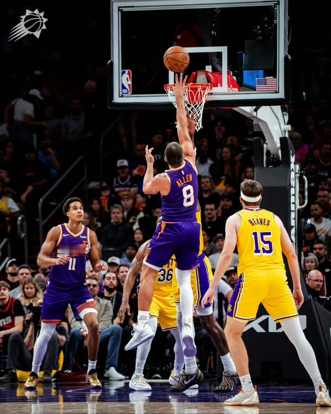 太阳战胜湖人 NBA常规赛中，太阳绝杀湖人，以113-110取胜，送给湖人三连败