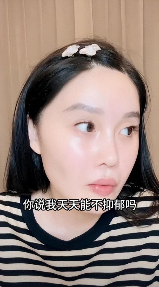 赵本山女儿“球球”突然开播，透露患上重度抑郁症，身体出现手脚抽筋、浑身发麻等症状