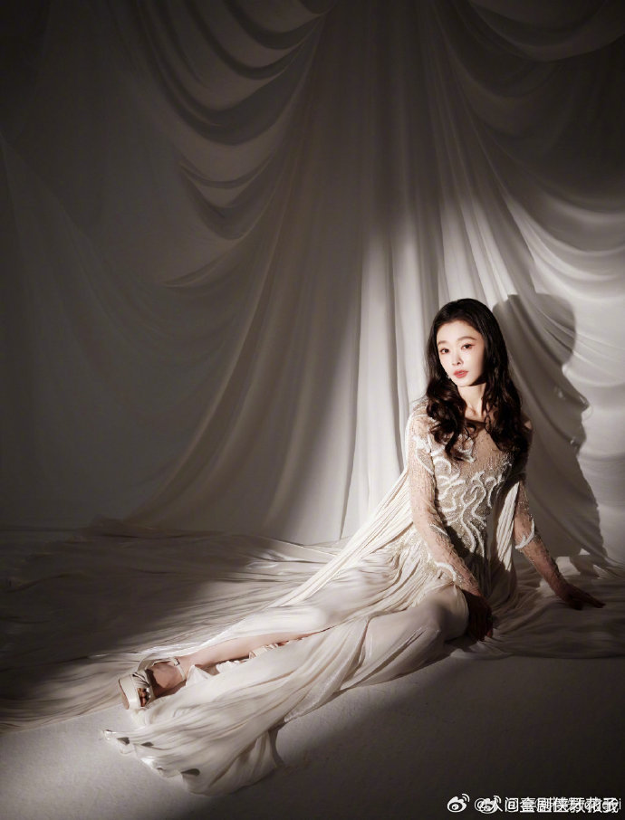 女明星婚纱礼服好多女明星穿婚纱微博之夜出图 今年微博之夜，宋轶、宋祖儿、卢昱晓等