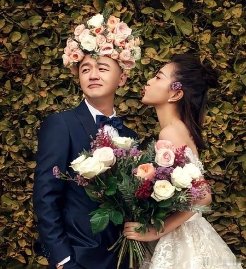 曝包贝尔出轨曝包贝尔出轨：拉窗帘的“对剧本”艺术狗仔拍得辛苦：火锅局、红发女、凌