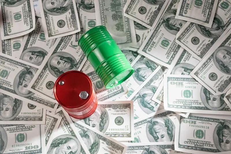 新兴经济体自身拥有强大的工业基础和庞大的市场需求，它们积极推动与石油生产国之间的