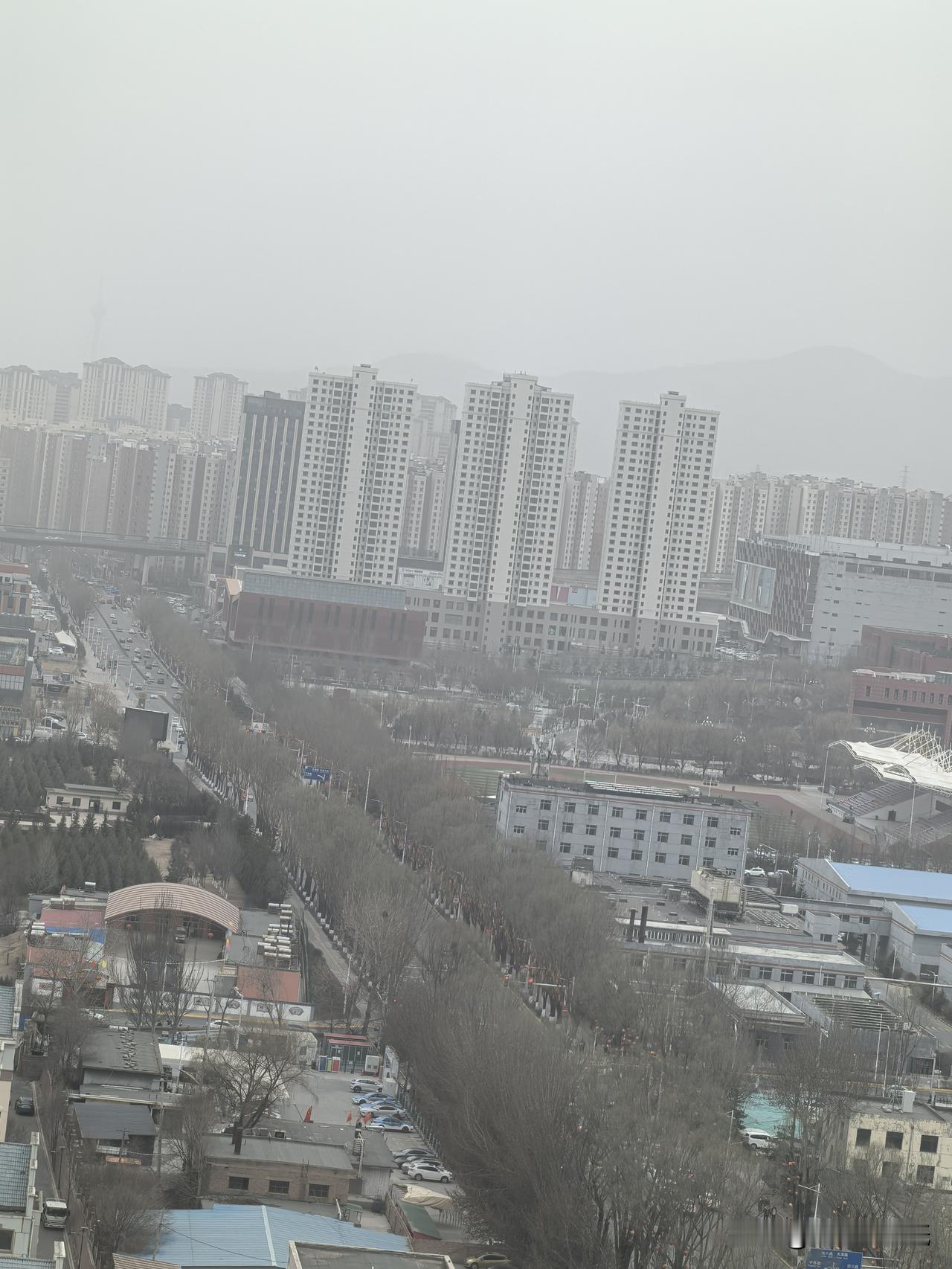 青海今夜暴雪+大风+沙尘齐袭，西宁直接冻透！
 
注意了！今晚别乱跑，天气要搞大