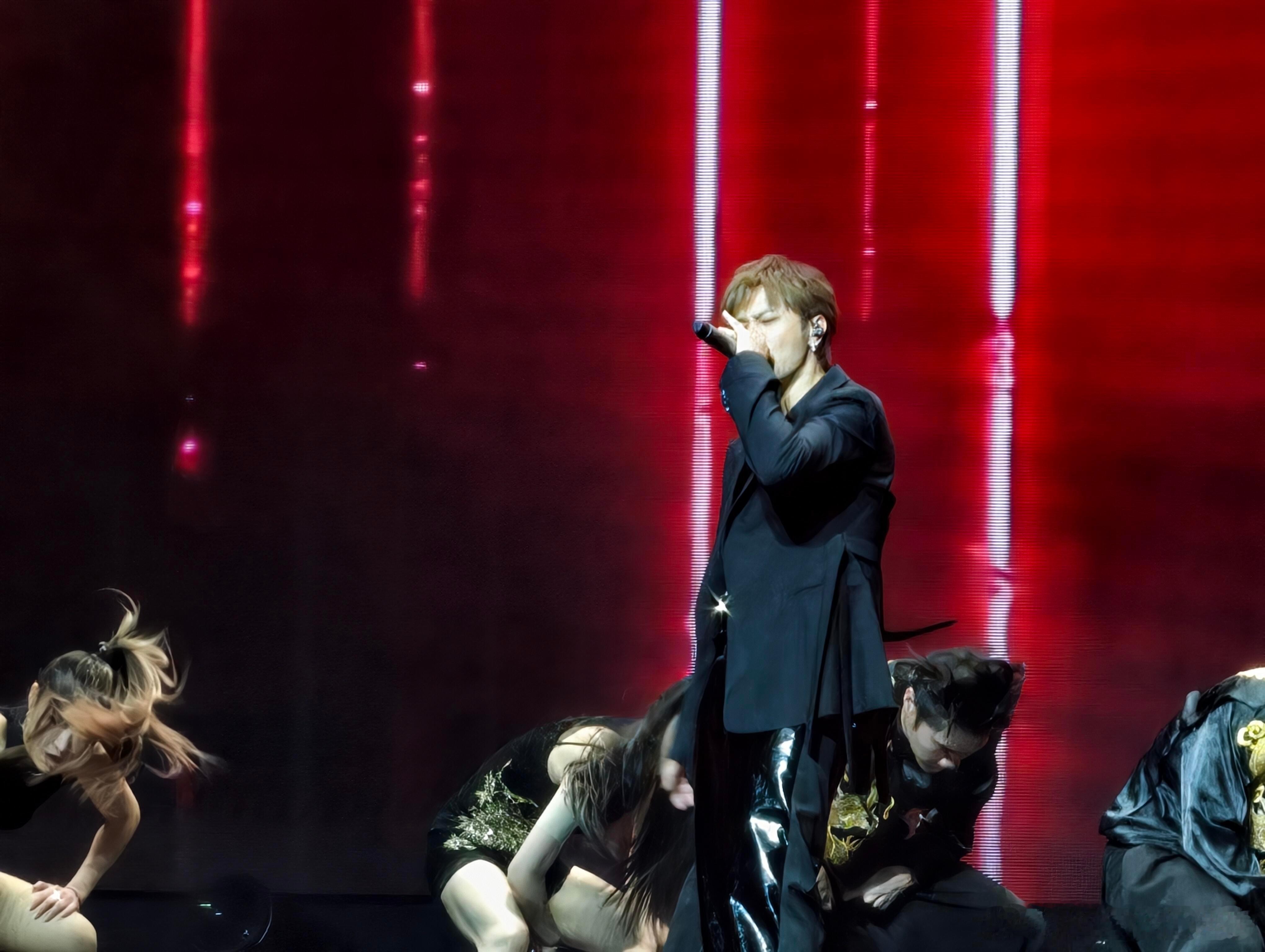 罗志祥澳门全开麦舞台 罗志祥澳门全开麦舞台实力依旧能打，唱跳状态太绝了～披荆斩棘