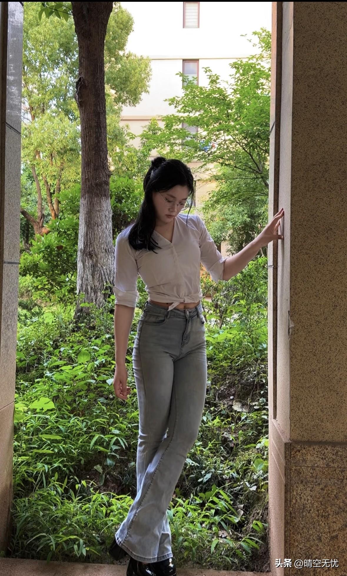 才20来岁，感觉就有浓烈的姐姐感分享女神美图 分享一张你最近随拍的照片
