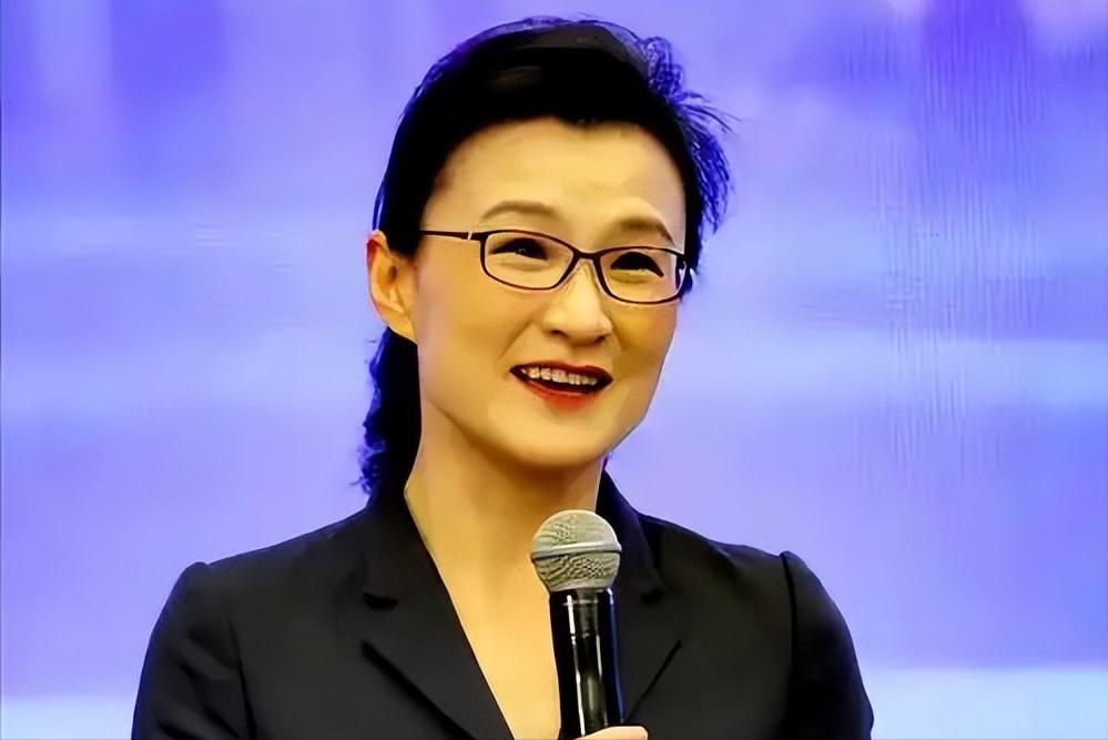 被要求滚出主持界，沦为众矢之的，54岁央视主持董倩做错了什么?




主要信源