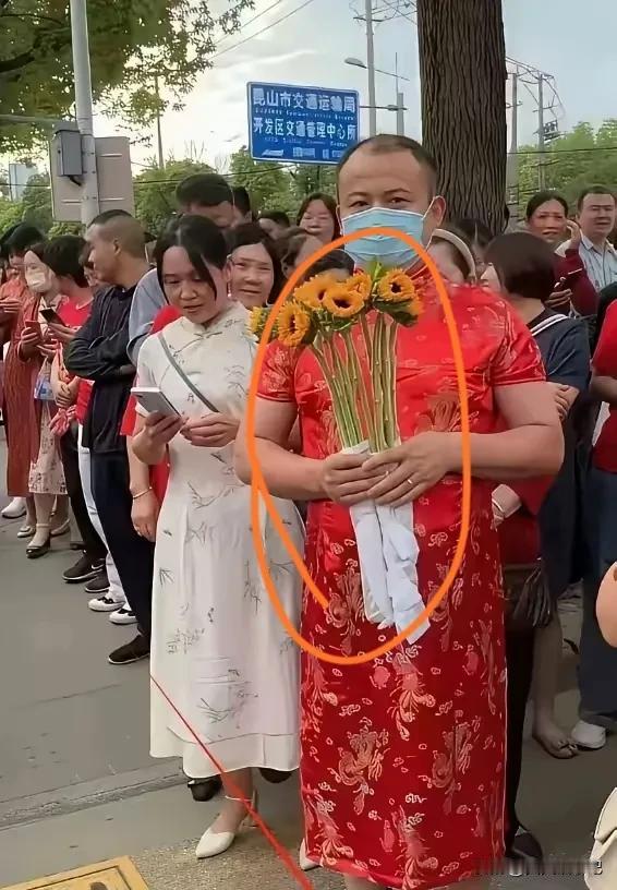 高考了，
真的是爱自己的孩子，
就要鼓励他们，
从生活细节上照顾他们，
搞那些花