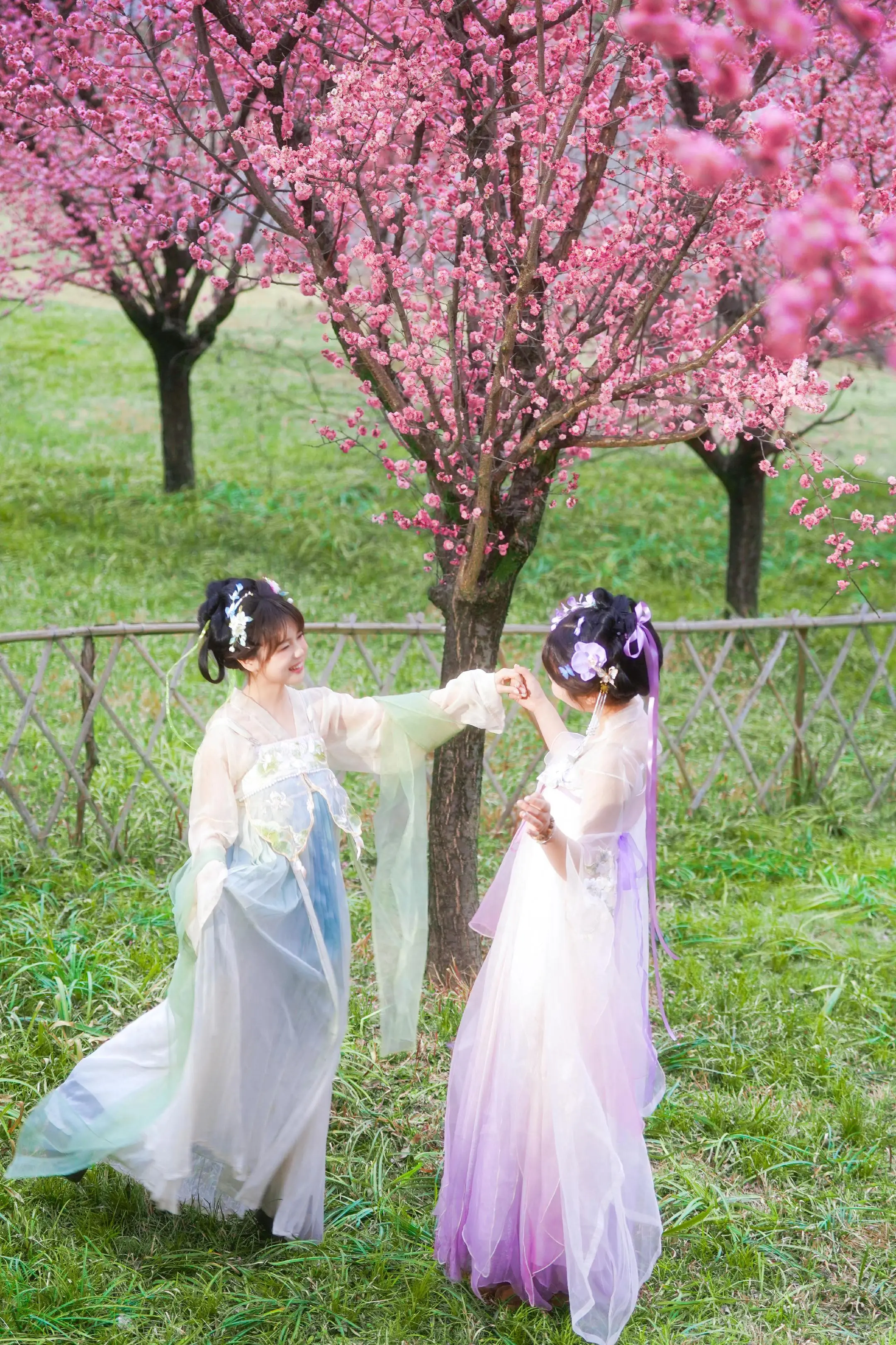 和闺蜜一起出来赏花喽～