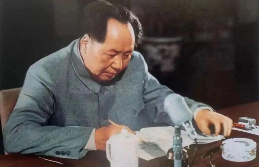 “三伢子，这江山还得是我们毛家人来守着，其他人不可信。”
还没等七叔公说完，毛主