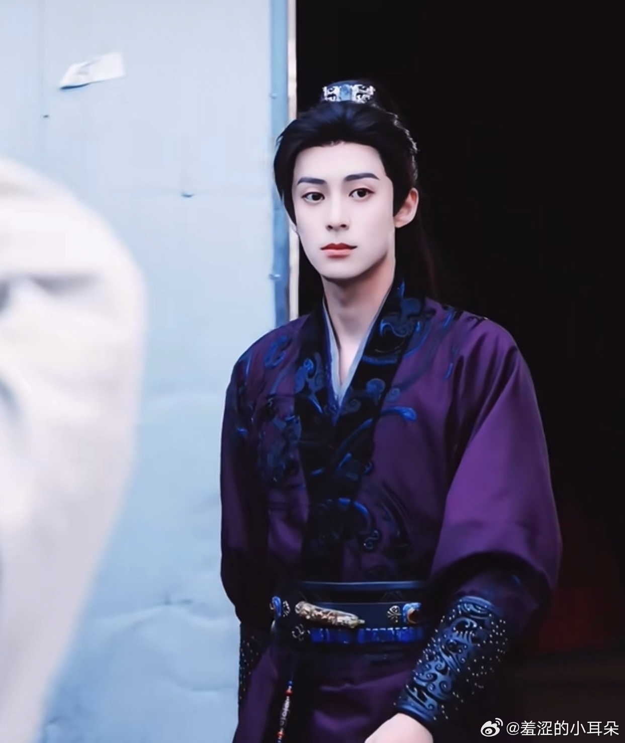 王鹤棣的站姐，别用这么假白的滤镜了。 