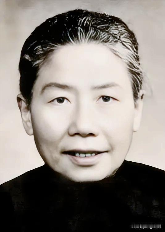 1964年，曾国藩胞弟的曾孙女曾昭熵，登上了南京灵谷寺，从66米的高塔跃下，这之