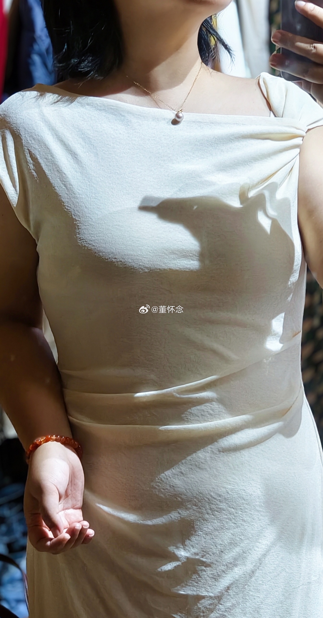 还是退吧，我现在穿不出去任何露肤度高的衣服了