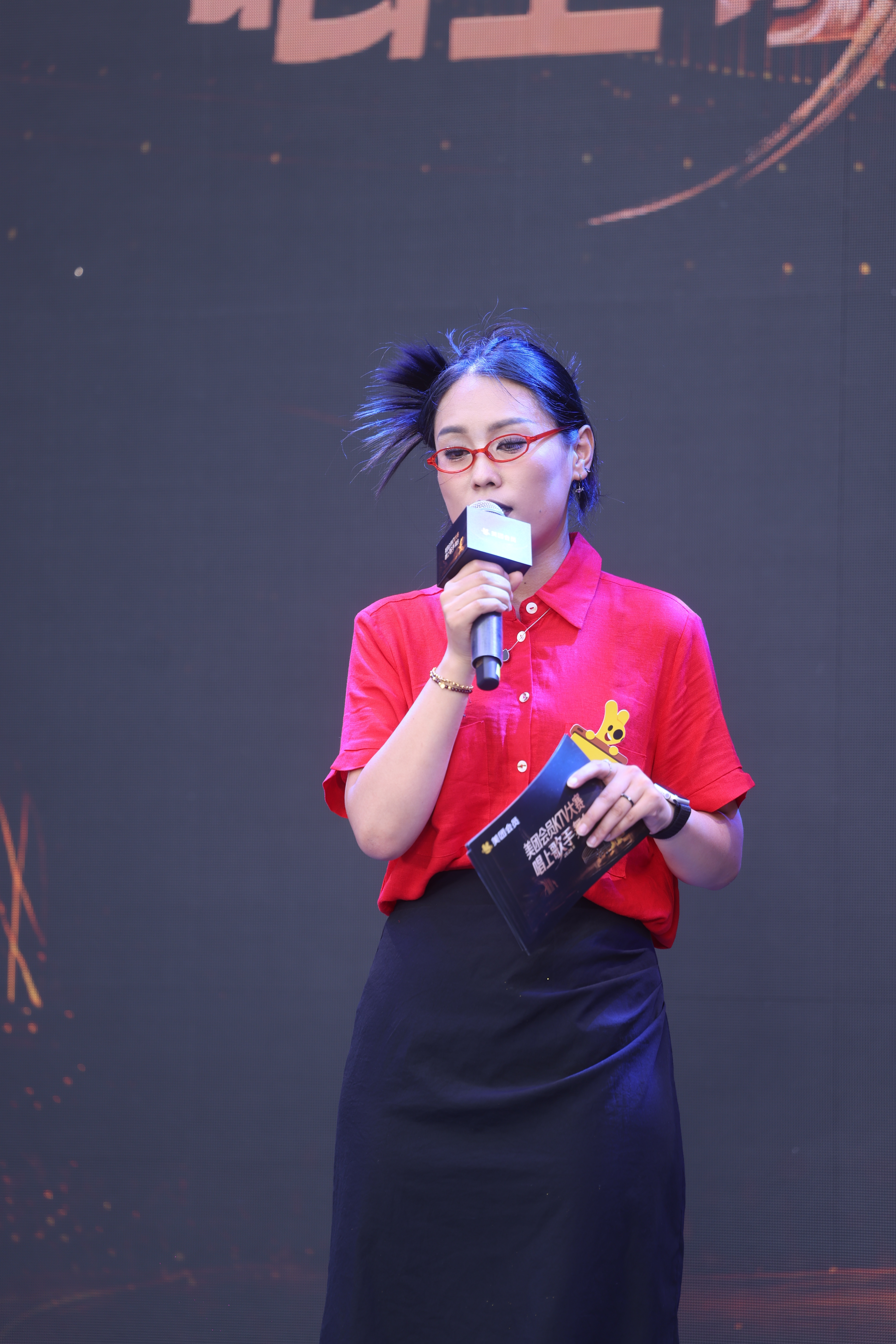 滔搏景诗长沙萧敬腾分腾 本来想今天早点回家的，结果KTV大赛不同意。每准备离开一