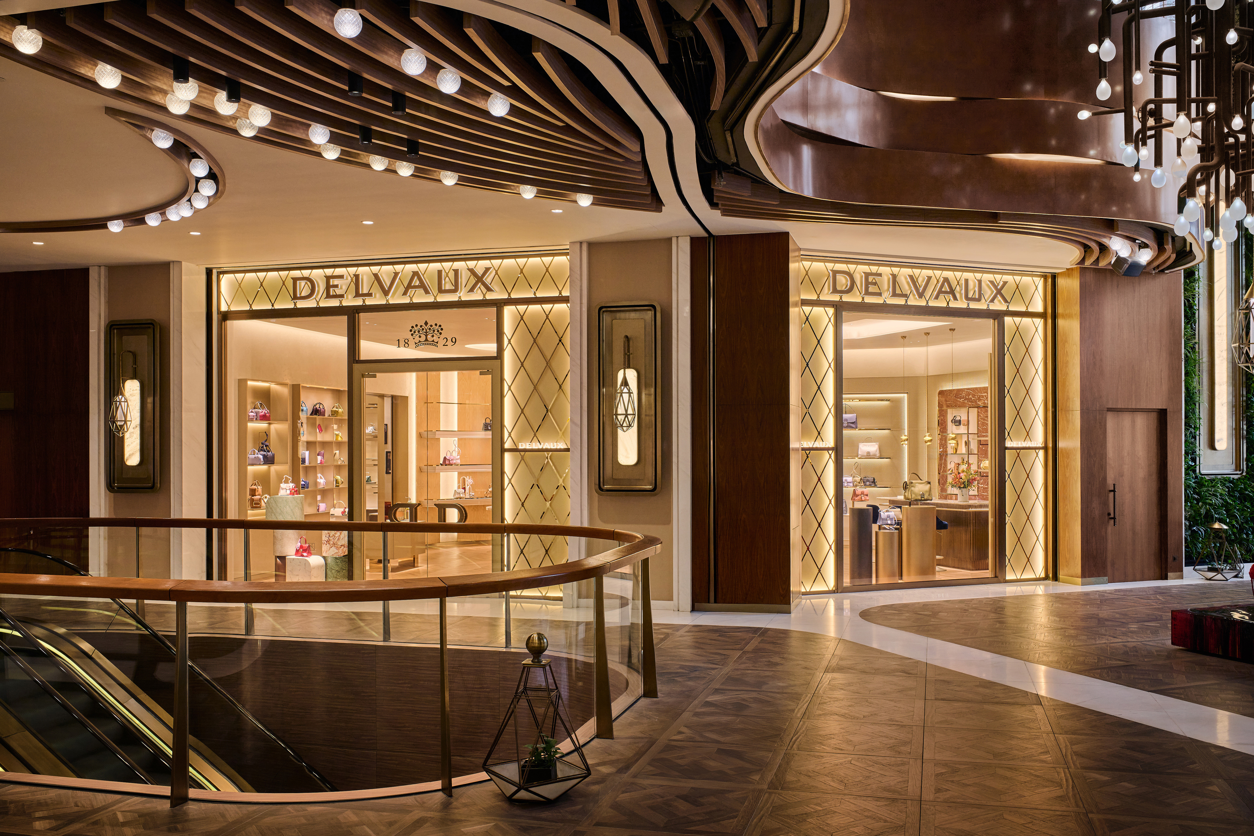 这很fantastic→“设计为引，诗意相逢”Delvaux上海恒隆广场全新精品