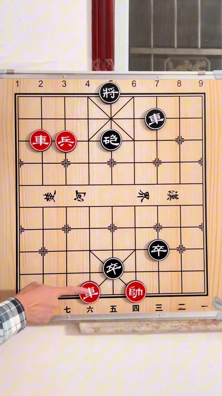 这是一盘很精巧的江湖残局。红方有双卒一个兵，黑方只有一个卒，但是黑方的卒占住了红