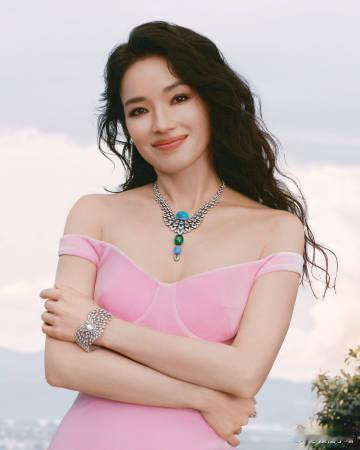 舒淇妈妈级别的神女终于get到了舒淇的美历经时光更显风华，舒淇妈妈级别的神女氛围