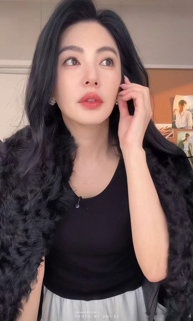 张雨绮这张脸确实还是 太权威了！大眼萌妹～真人到底多美我真的难以想象 