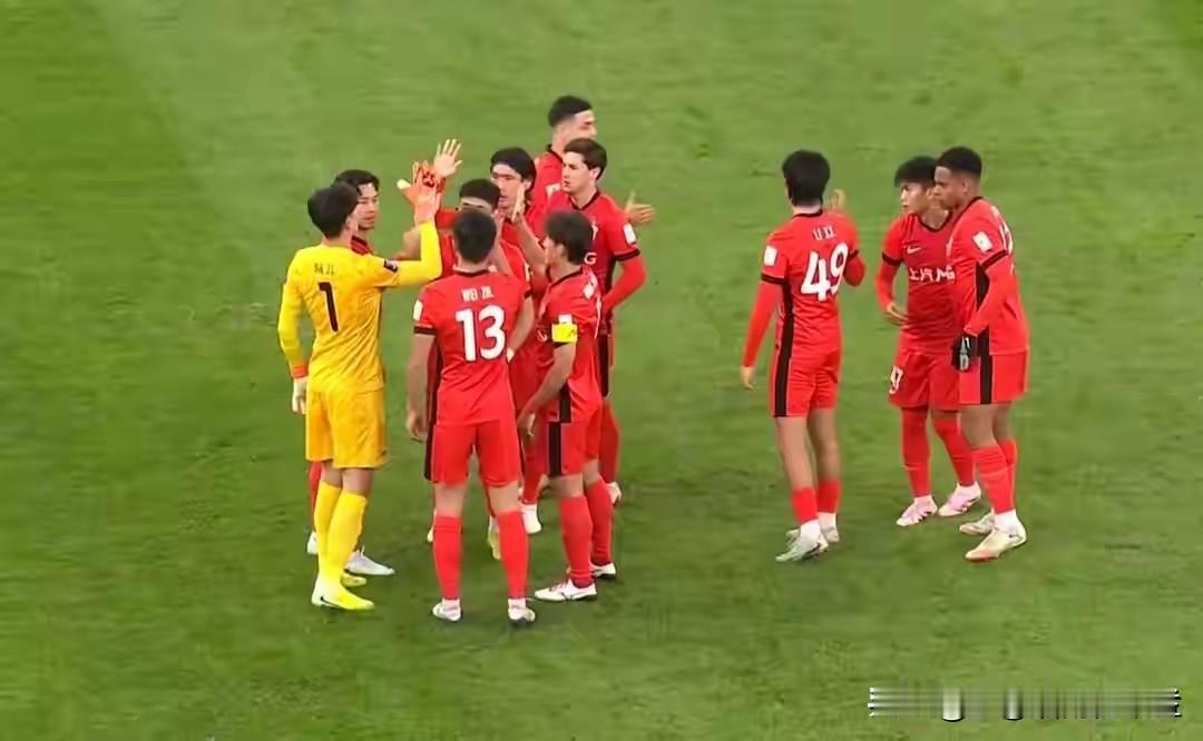 上海上港主场1：3不敌首尔，堪称史上最怂中超冠军！

上海上港刚拿到中超三连冠，