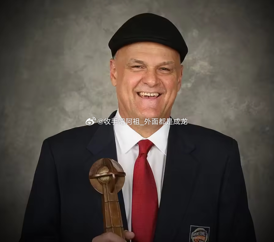 NBA官方发布声明，悼念巴西篮球传奇奥斯卡·施密特(1958-2026)逝世。施