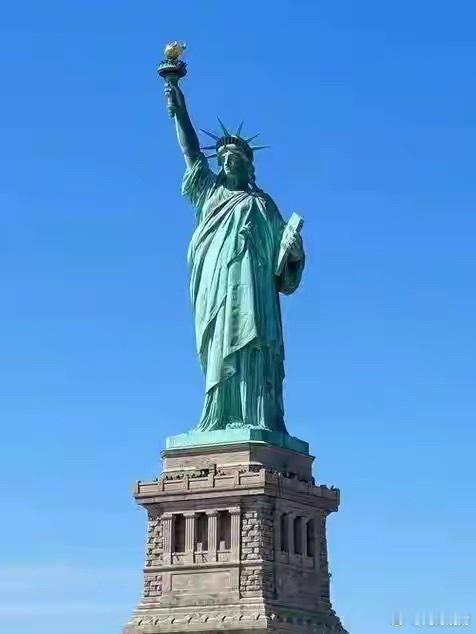 世界各国的标志性建筑物1，美国一一自由女神2，法国一一埃菲尔铁塔，3，英国一一大
