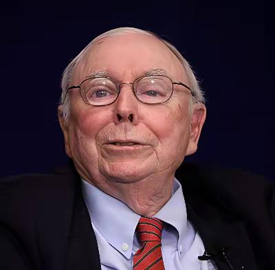 美国彻底慌了？世界亿万富豪查理·芒格：“美国过去的成功，很大程度上有中国人的贡献