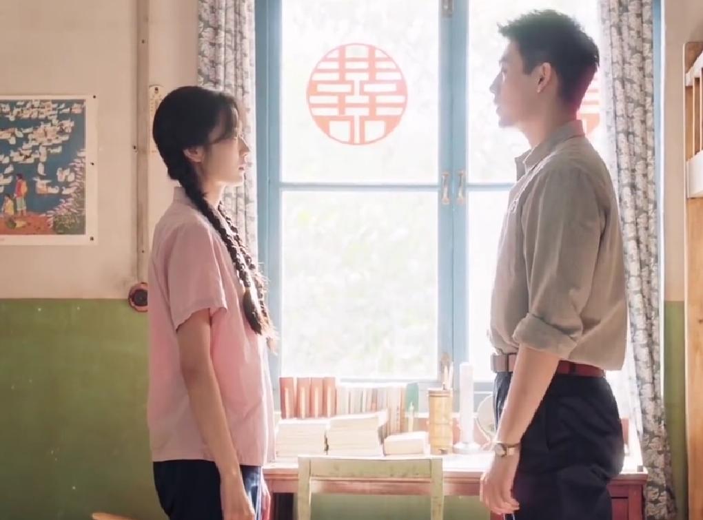 费霓方穆扬太好磕！偷藏小秘密被抓包，换大床甜度拉满
谁懂啊家人们，费霓和方穆扬的