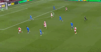 太有喜感了！30年球迷都难得有机会再次欣赏到这种进球。

在实况足球里，估计也很