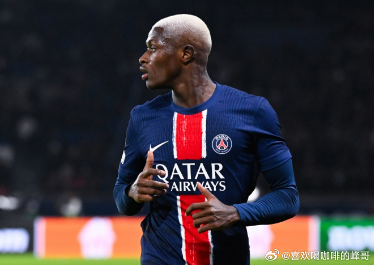 据法媒《队报》报道，在巴黎4-0大胜尼斯的比赛，左后卫努诺·门德斯意外出任左边锋