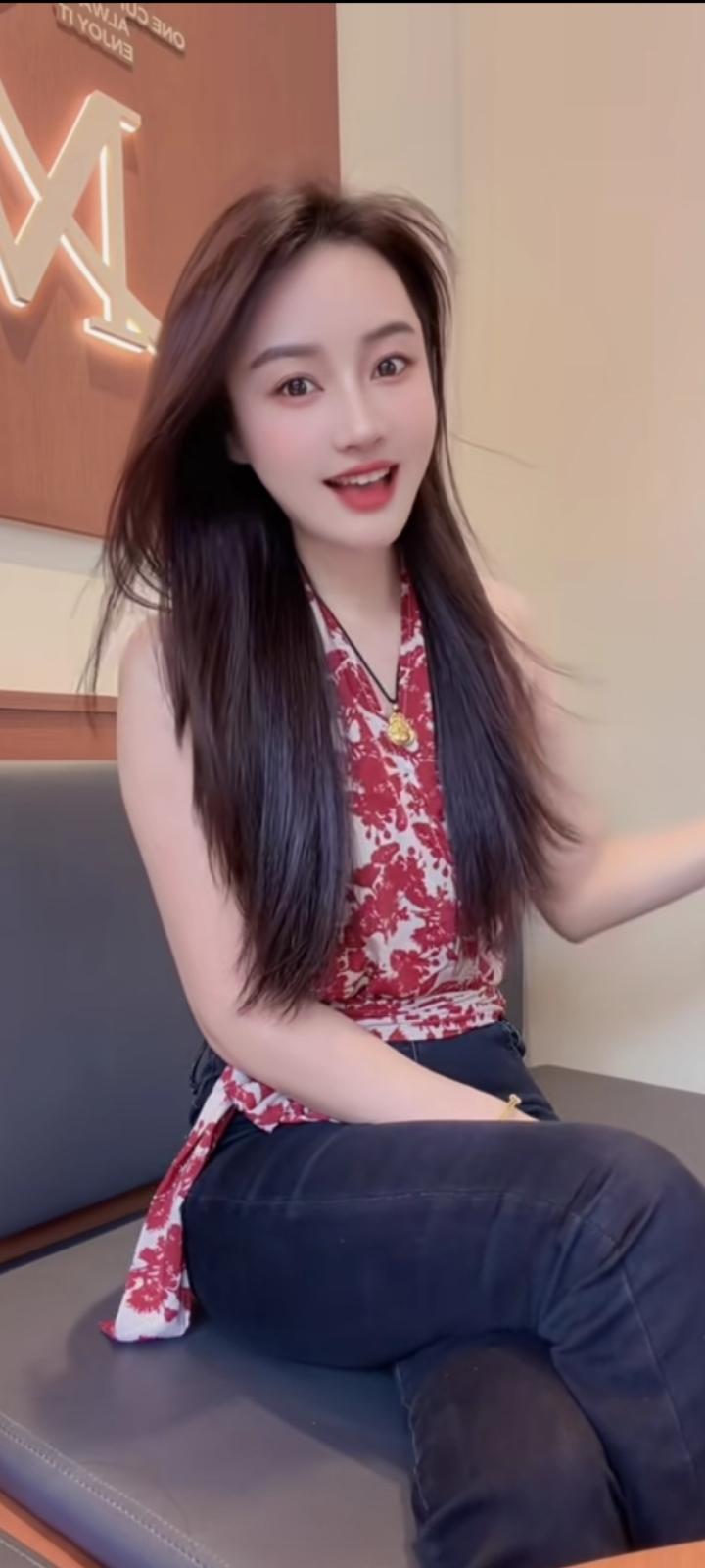 . 人间烟火，三餐四季，细碎的日常，就是最好的幸福。有你就够了