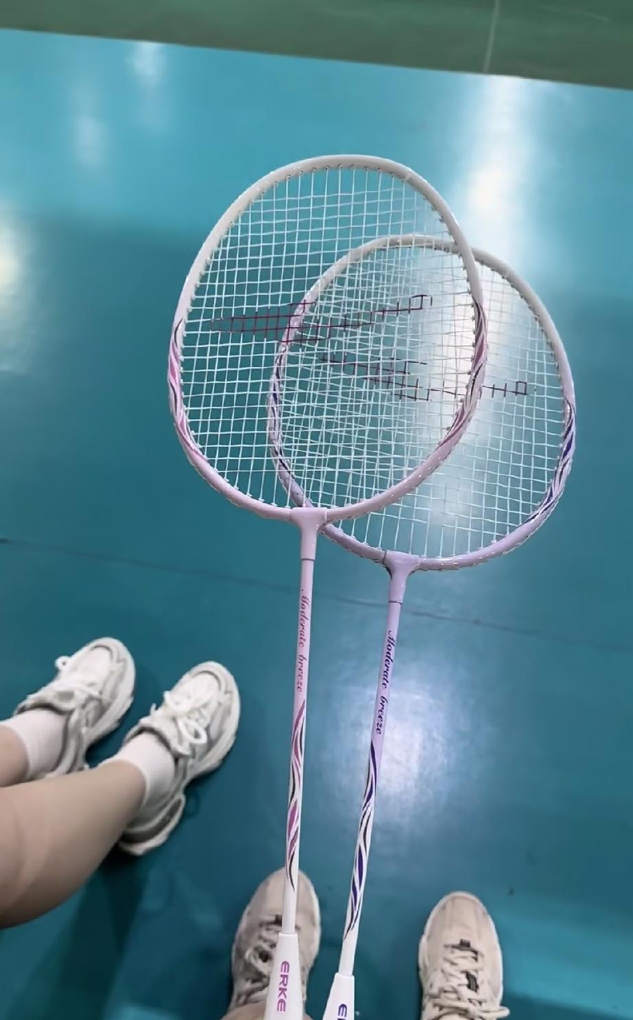 我怀疑我老婆出轨了[泣不成声]

我老婆喜欢打羽毛球，他有一个羽毛球球友群，有男