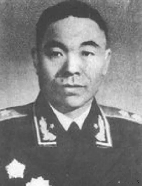 1948年10月7日深夜，东北“剿总”副总司令郑洞国盯着墙上的作战地图，60军军