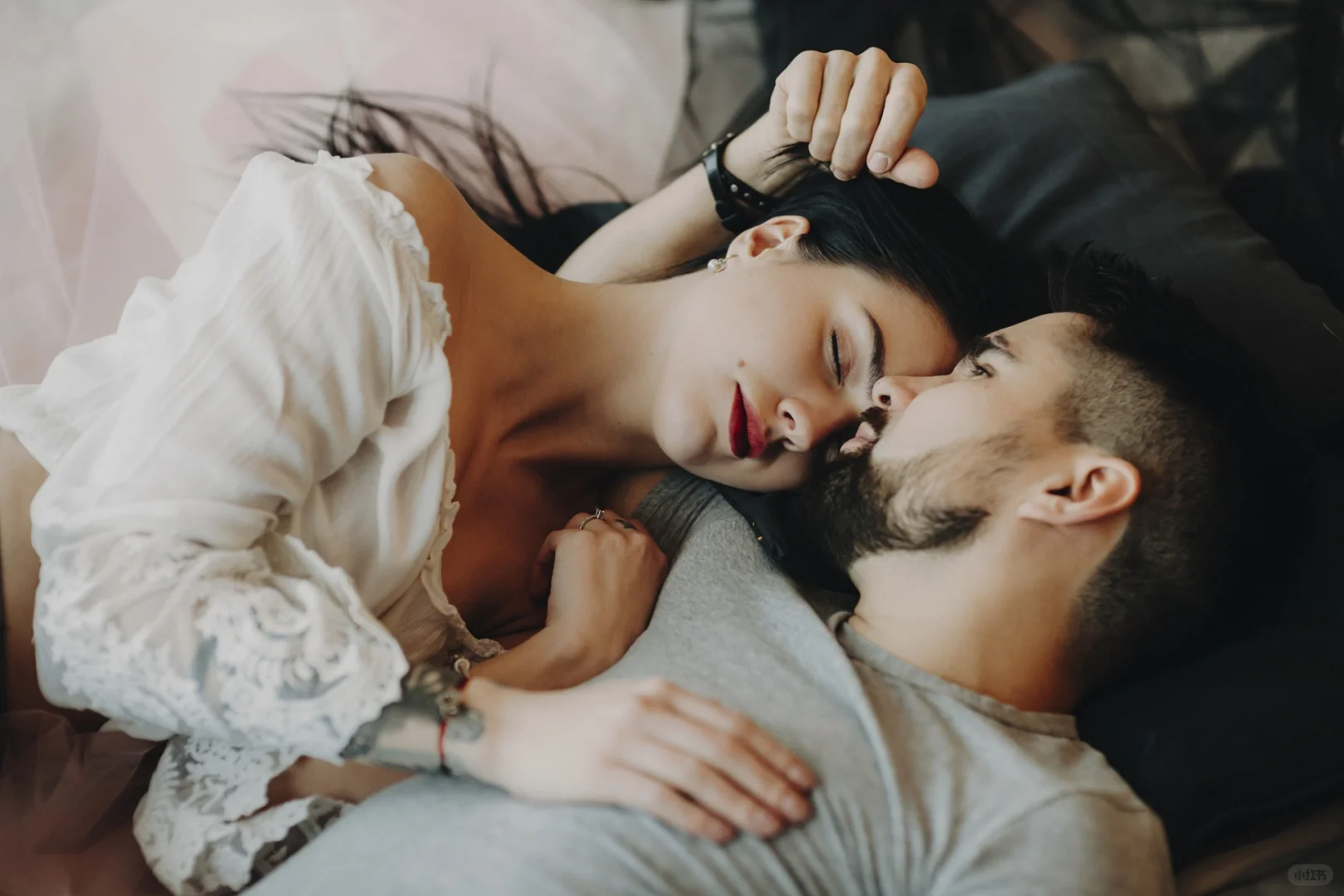 女人要是陷入婚外情，大多都是被外面那些男人的各种招数和花言巧语拿下的。...