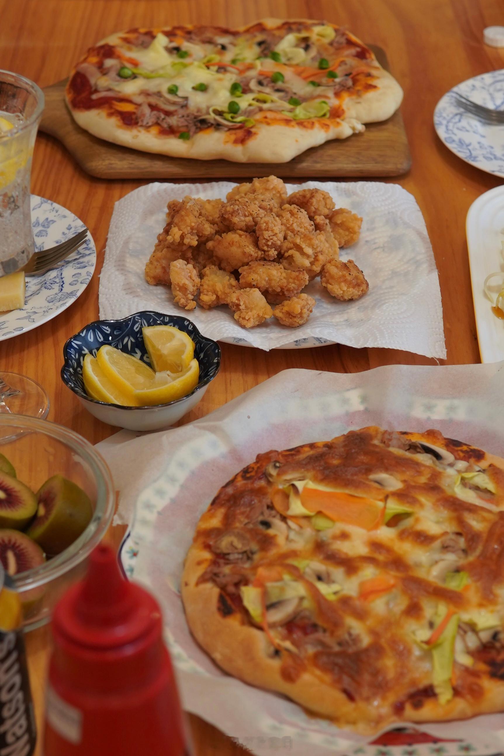 这款pizza面团的配比一定要告诉你。昨晚做了披萨，晨曦兄弟说特别好吃，面饼儿特