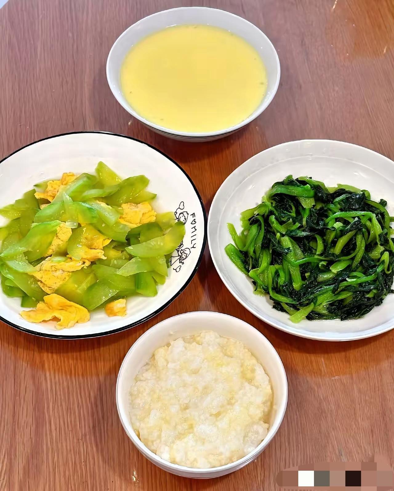 我必须承认，
我和老公没什么大本事，
老公月工资4500，而我也就2600块钱。