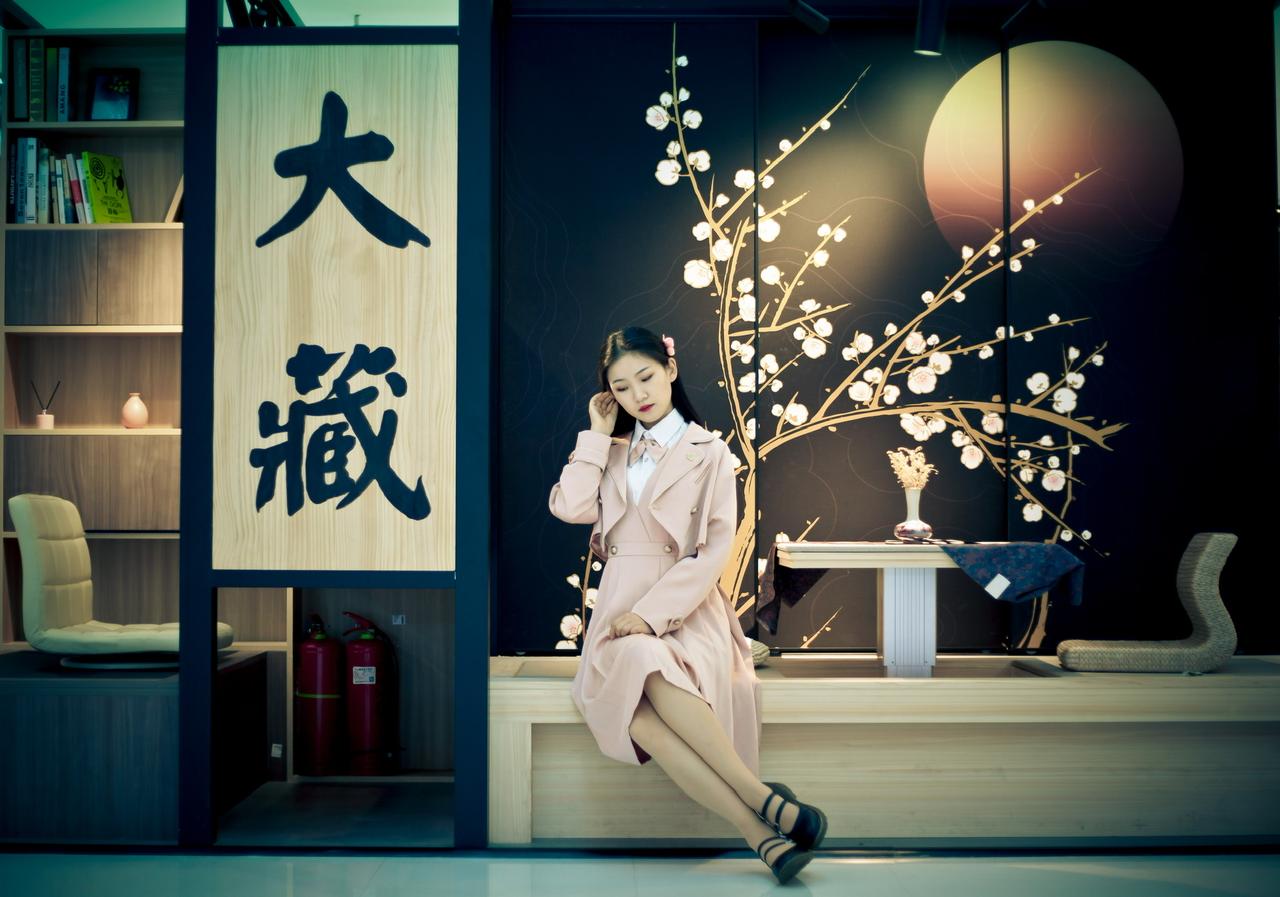 设备：佳能5d3
镜头：50 1.8
快门：1/160
光圈：2.0
感光度：1