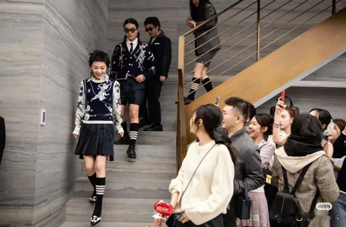 39岁郭采洁参加TB活动，还是这么的俏皮
好久没刷到郭采洁啦，今天终于刷到了她和
