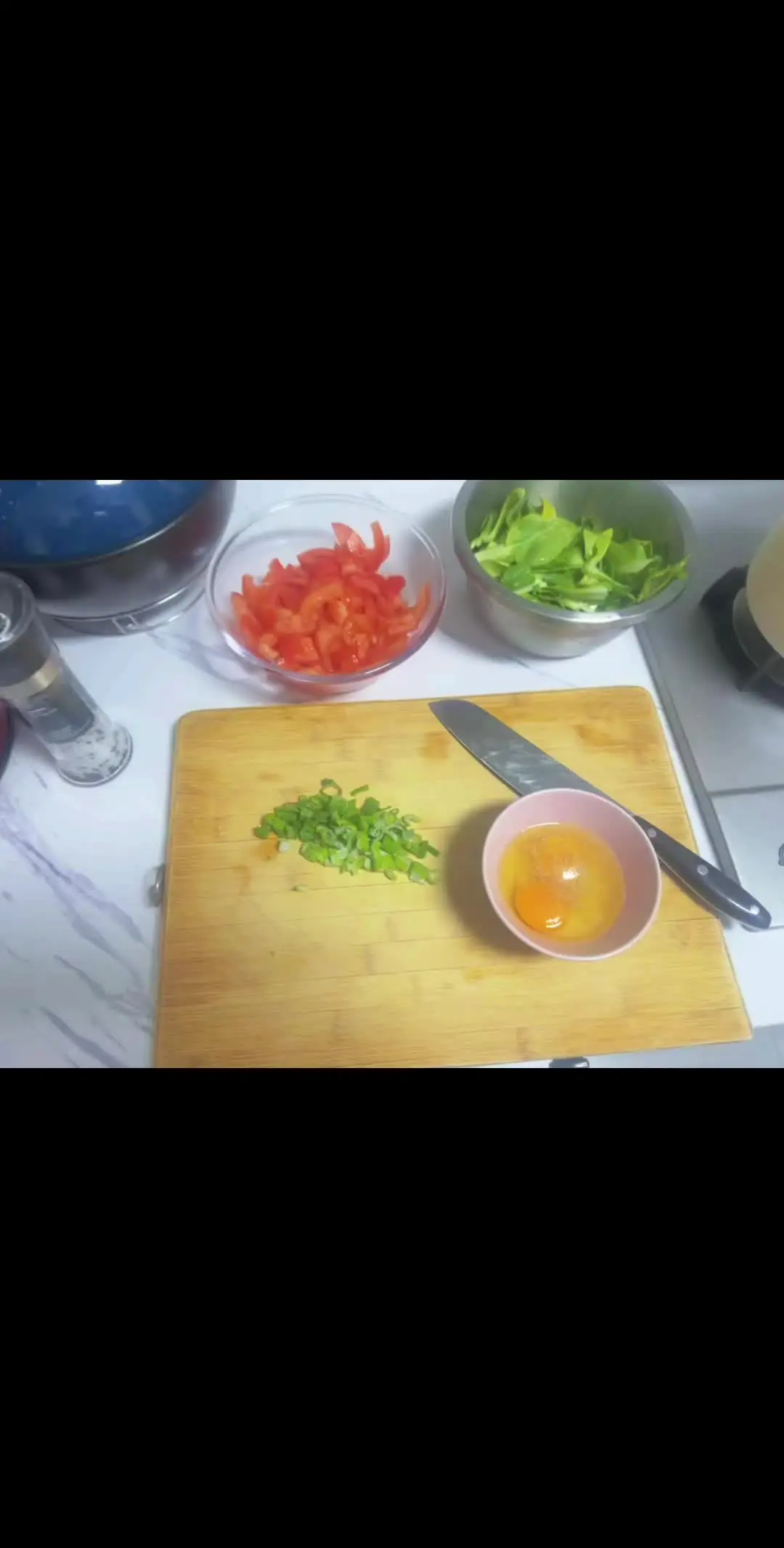 我想了一下 我被绑住的时候我我的肉体离不开 但我的精神可以 我认为灵魂...