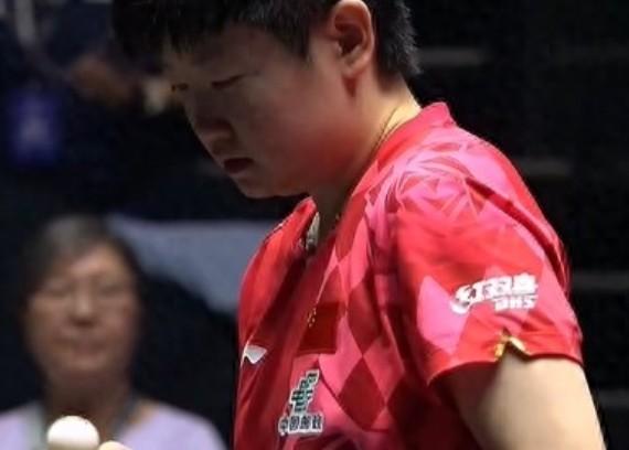 孙颖莎明显还没恢复，很多球她以前都能救。
 
既希望莎莎健康完赛就好，但也希望能